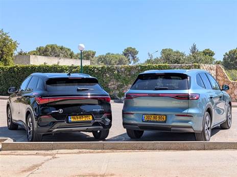 משמאל - הרכב החשמלי (ובכלל) הנמכר ביותר ב-2023-2024 מול הטוען לכתר החדש