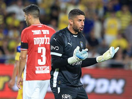 לא משחק שהוא ירצה לזכור. ג`רפי (אלן שיבר)