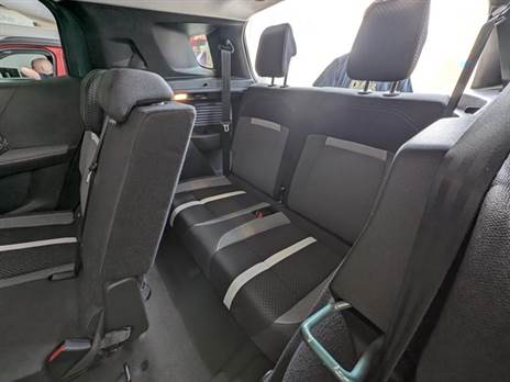 שורה שלישית לילדים בלבד ותשכחו מתא מטען