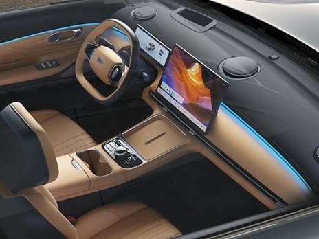 גם מבפנים יש לא מעט מאפיינים דומים לאח החשמלי