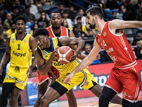 קלארק. שם דגש על ההגנה (עודד קרני)