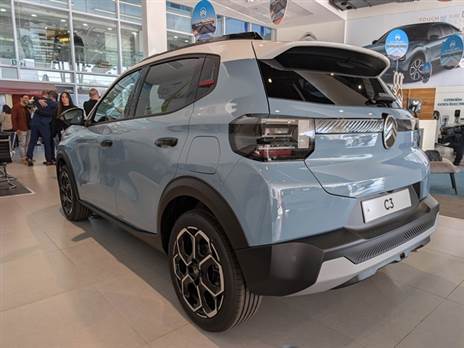 סיטרואן C3 החדשה - היא אולי מוגדרת סופר-מיני, אבל היא ממש ג`יפון קטן