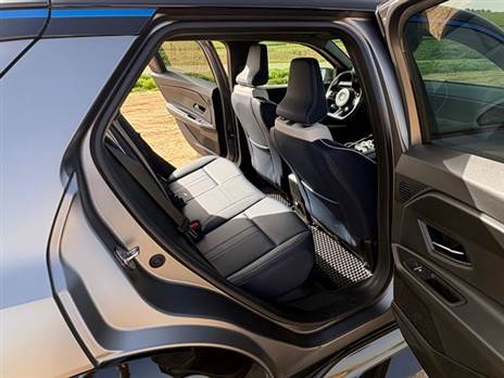 המרווח מאחור כשל סופר-מיני קטנה