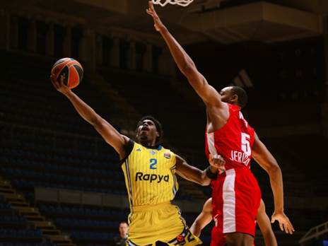 הוליכו את הקלעים. וינסטון וקלארק (ג`ורג`ה קוסטיץ`)