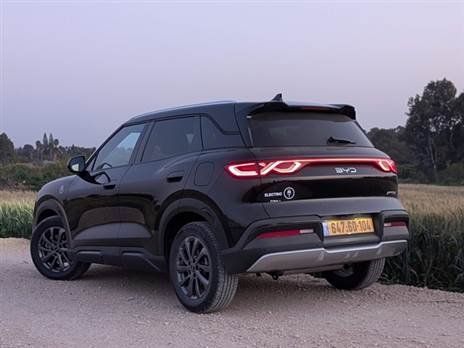 תאורת לד אחורית בסגנון הסימן `אינפינטי`