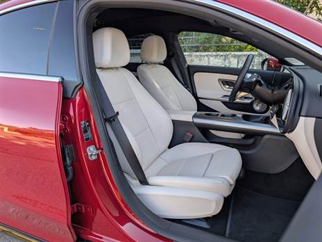 מושבים נוחים ותומכים, אבל מה עם שדה הראייה?