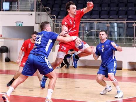 (הדר ואן קולא)