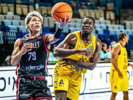 (FIBA)