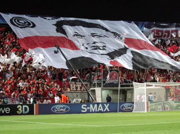 אוהדי הפועל. שוב הקבוצה תשלם בגללם (אלן שיבר)