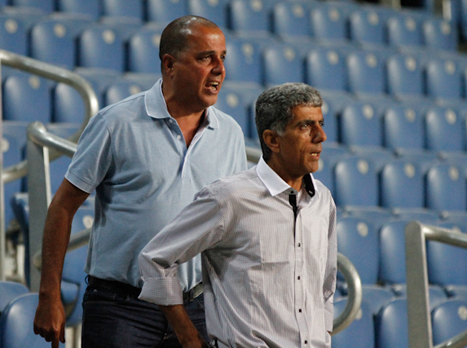 דחייה. עמוס ואיציק לוזון (אלן שיבר)