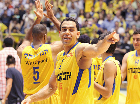 לא ברור מתי הוא שוב יחייך בנוקיה, אם בכלל. דייויד בלו (אלן שיבר)