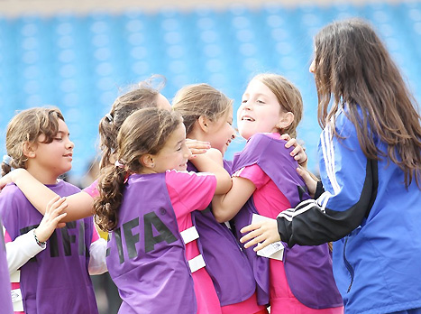 המין הנשי אוהב ספורט, אבל נשאר בבית (ההתאחדות לכדורגל)