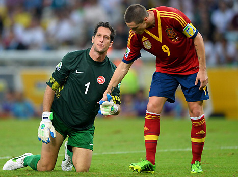 מסתמן: טהיטי איבדה סיכוי לעלות, טורס מנחם את השוער רוצ'ה (gettyimages)