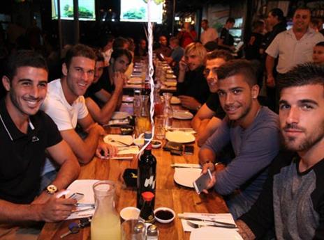 שחקני מכבי חיפה בארוחת גיבוש במסעדת "פרנג'ליקו"