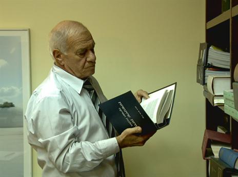 תובע ההתאחדות הראשון. אבן עזרא