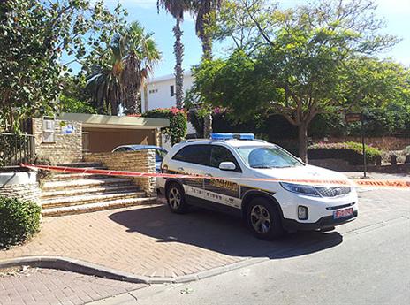 המשטרה מחוץ לביתו של טביב