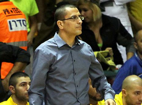 נתי כהן. "מעט רגליים בסוף"