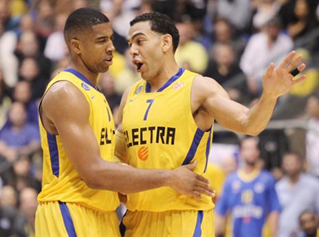 בימים בצהוב. הנדריקס עם בלו (צילום: אלן שיבר)