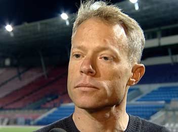 בושינסקי, לא מוכן להיות חותמת גומי