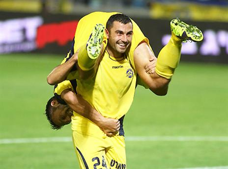 מיטרוביץ', מקבל גב מסוזה (אלן שיבר)