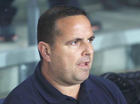 לו, דווקא כן. בן שמעון (אלן שיבר)