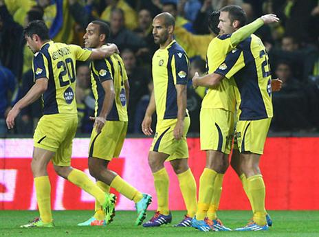 חוגגים שער של השבדי. האס של האליפות גם העונה