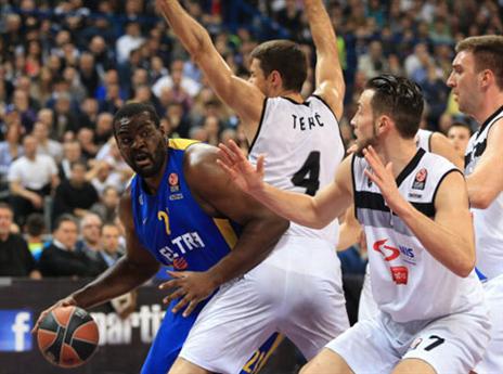 סופו דווקא הסתדר עם שלושה סרבים (GETTYIMAGES)