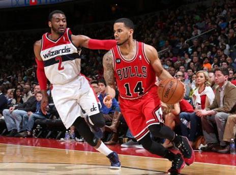 עוד משחק גדול למחליף של דרק רוז. אוגוסטין עובר את וול (gettyimages)