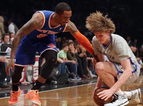 סמית' וקירילנקו במאבק על הכדור (gettyimages)