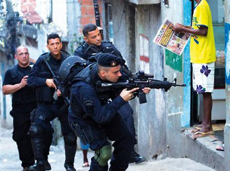 אנשי המשטרה הצבאית, כובשים את הפאבלות