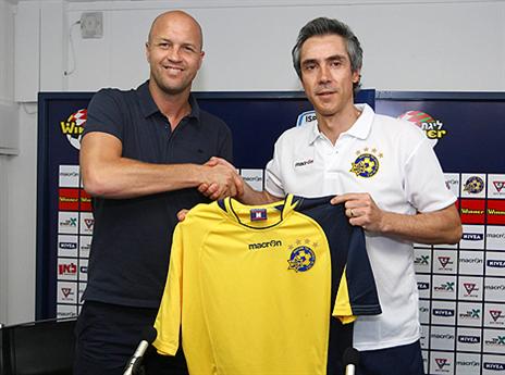 ברוך הבא. סוזה חותם במכבי