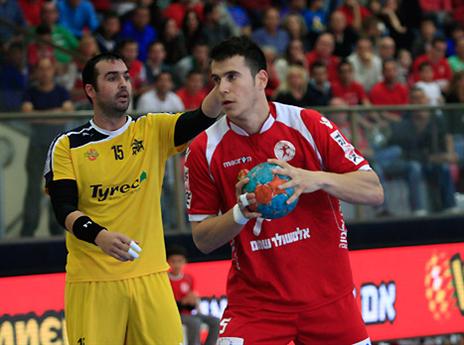 ינסה לתקן בגומלין. סמולר (צילום: דוד פליגל, איגוד הכדוריד)