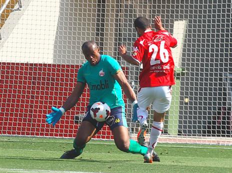 ניצל משריקה לפנדל והוחלף, אג'ידה (צילום: אלן שיבר)