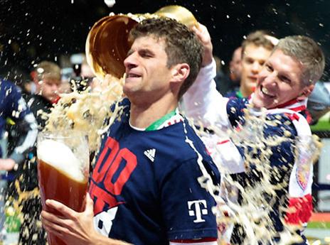 מולר, גם הוא זכה למקלחת (GETTYIMAGES)