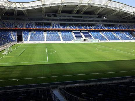 רק תביאו כדור. סימונים על הדשא בסמי עופר