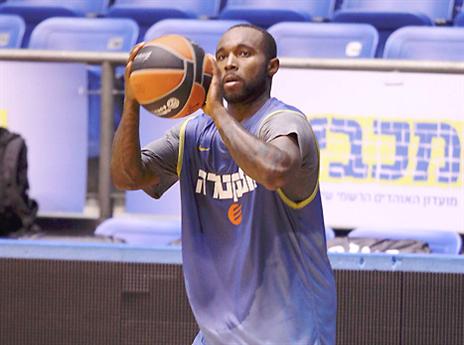 מי ייכנס לנעליו? (צילום: אלן שיבר)