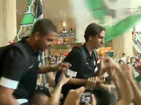 על הכתפיים. בניון ואבוחצירה