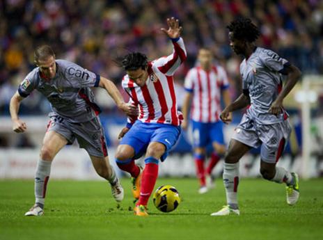 אנאן (מימין), זכה לשחק מול פלקאו (GETTYIMAGES)