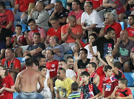 אחרי שמכבי הביאה 30,000 כמה אדומים יגיעו בשבת לסמי עופר? (צילום:יוסי שקל)