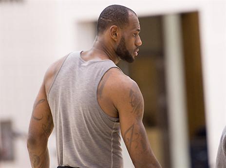 קליבלנד פייבוריטית לאליפות. לברון (האתר הרשמי)