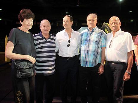 החברים מהכדורסל נפרדים מאגדה (אלן שיבר)