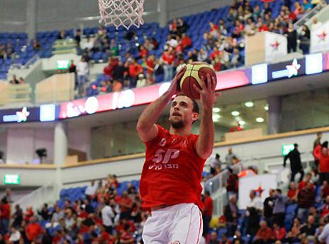 לא מלא, אבל כמות נכבדת של צופים