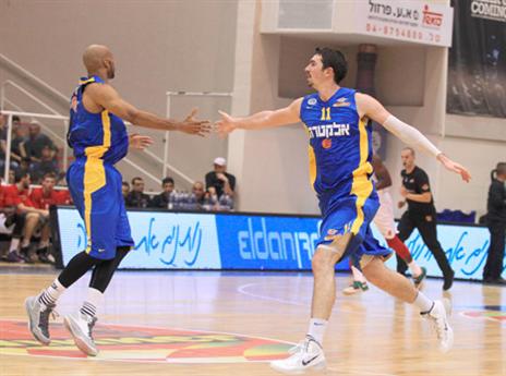 אפשר גם בלי רנדל. לפחות בליגה (צילום: אלן שיבר)