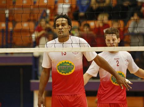 דוס סנטוס. הניצחון לא עזר (רמי כהן שמאלי)