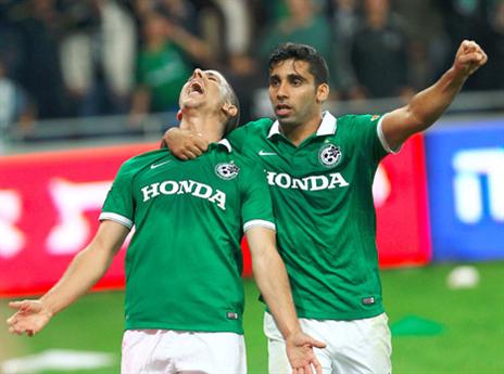 עזרא הנחית מכה על הפועל כבר בפתיחה (צילום: אלן שיבר)