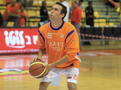 מסיים חוזה בנס ציונה. רוט (אלן שיבר)