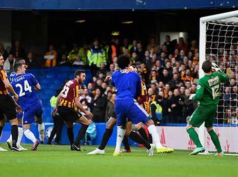 מאבק ברחבה. צ'לסי פתחה טוב (Getty)