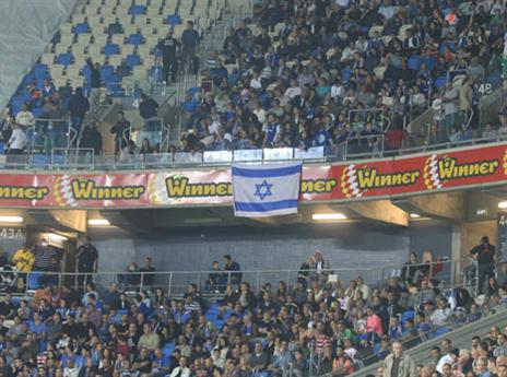 אוהדי ק"ש  בסמי עופר. גם להם חלק קטן בהכנסה (אלן שיבר)