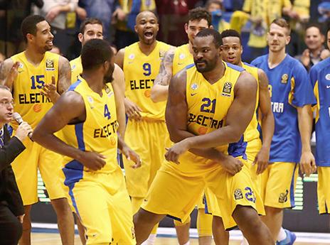 כל מכבי צוחקת יחד עם פארגו (אלן שיבר)