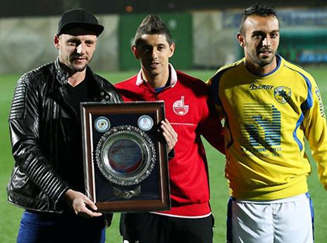 יבנה עשתה למליקסון כבוד לפני המשחק (עודד קרני)